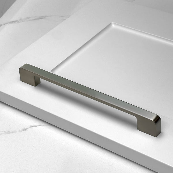 Handles/Pulls